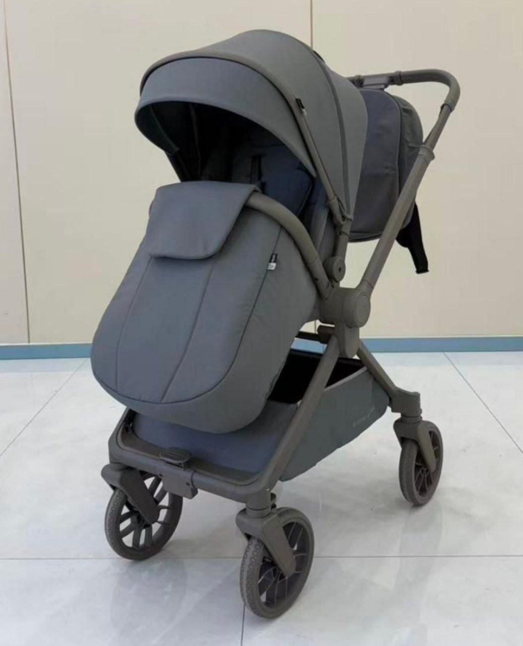 Коляска детская,цвет GREY, арт.D901 kidilo